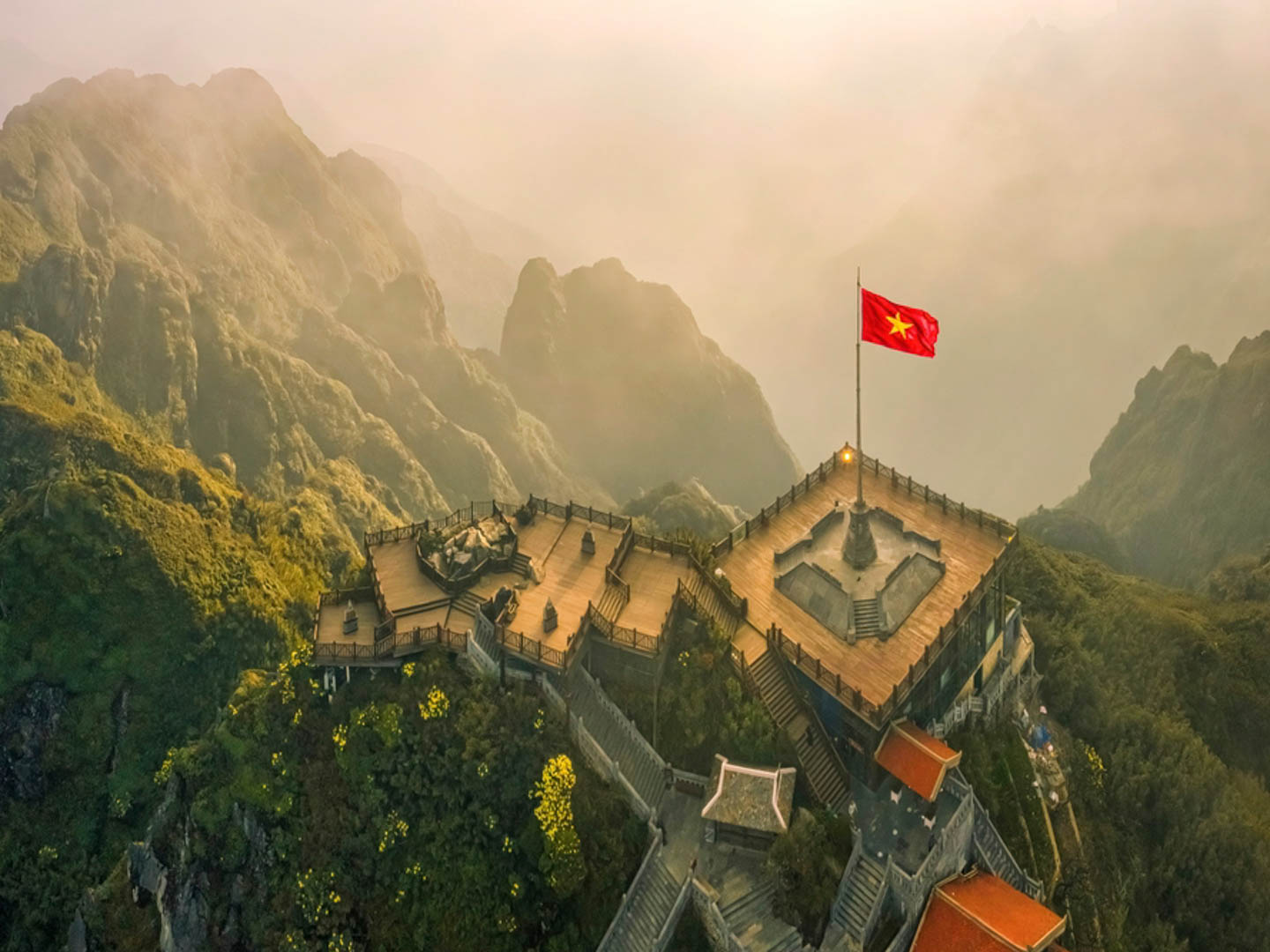 Fansipan - Chinh phục nóc nhà Đông Dương