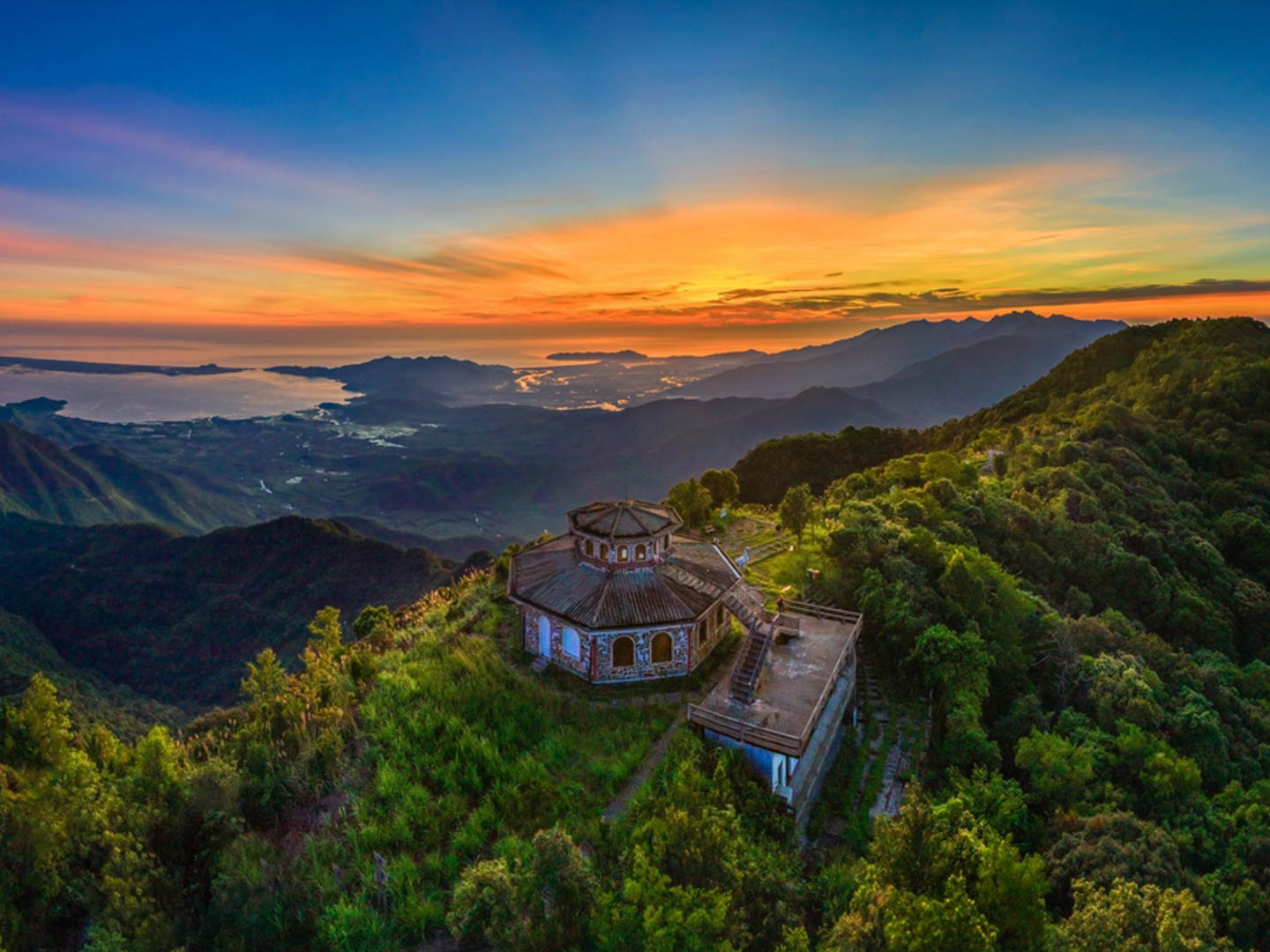 Vườn quốc gia Bạch Mã có gì?